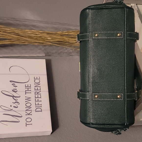 Dooney and Bourke Pebble Grain Leather Satchel ✨️FINAL SALE PRICE ✨️ - Picture 4 of 7